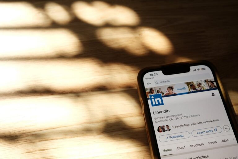 How to Make Your LinkedIn Profile More Discoverable by Search Engines