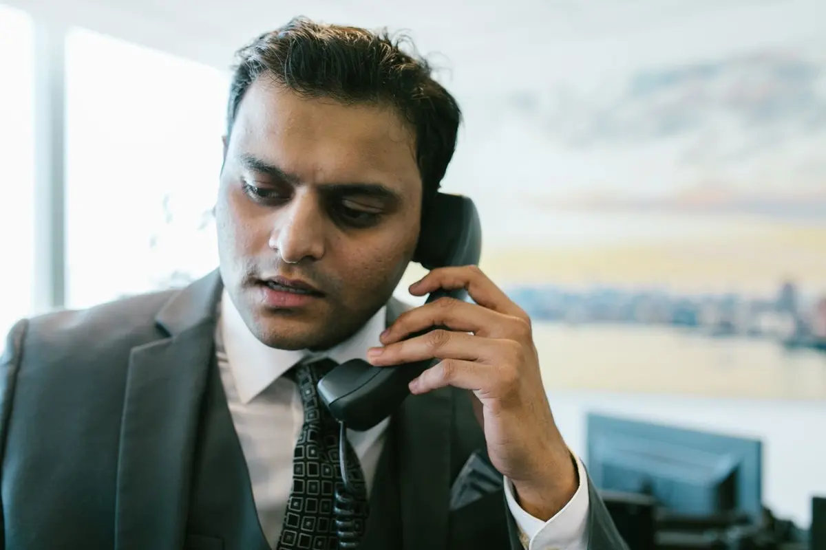 Lead Generator speaking to a prospect