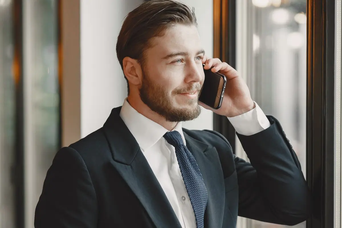 LinkedIn specialist on a call with a client